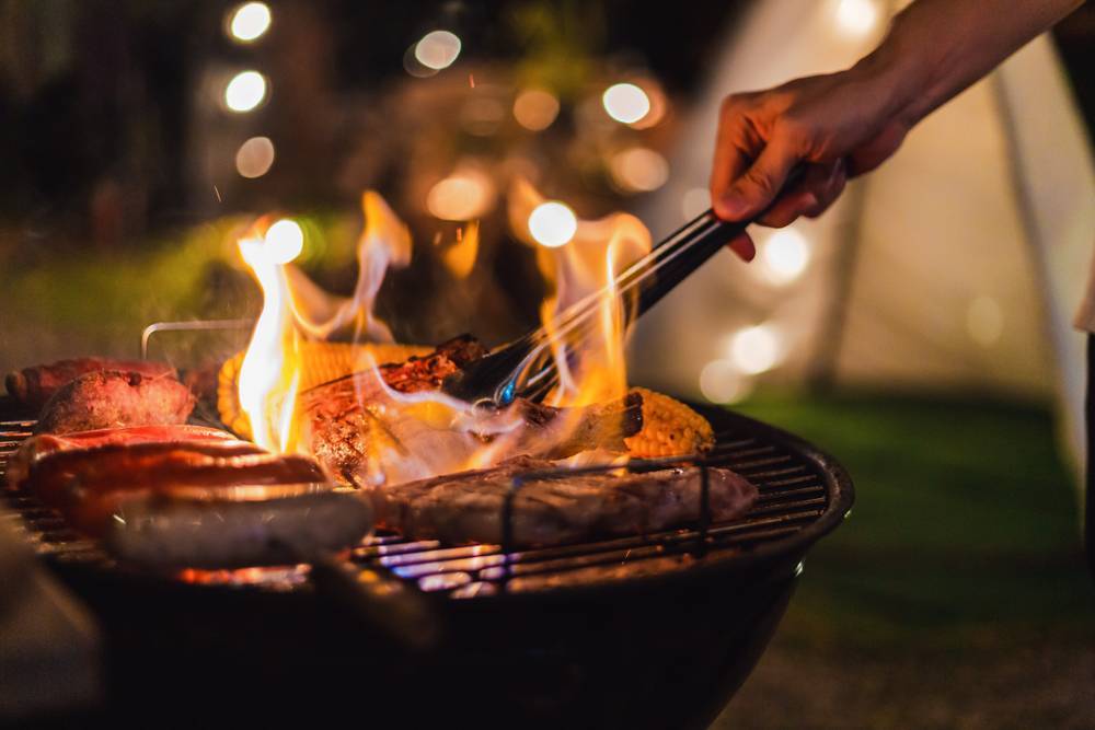 barbecue lors d'un camping