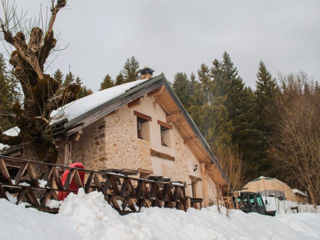 Gîte avec piscine couverte pour vacances en famille