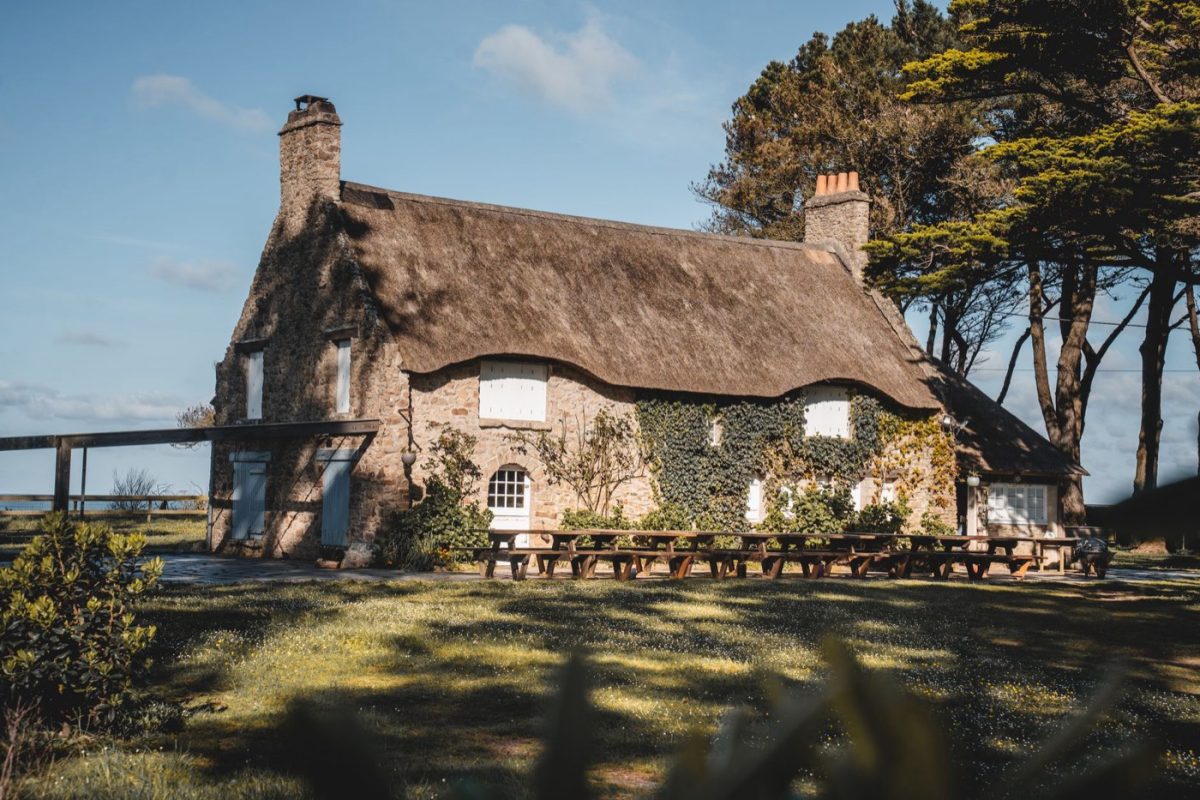 Gîtes de France ou Booking : quel choix pour réserver un gîte