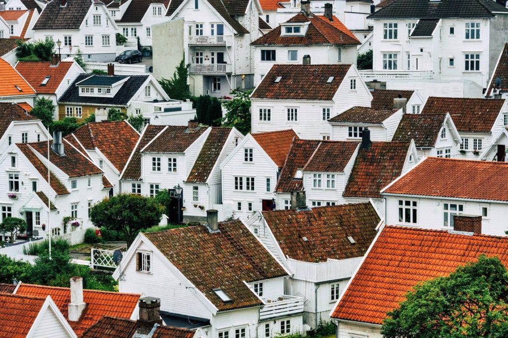 Airbnb ou Booking.com pour louer une maison de campagne