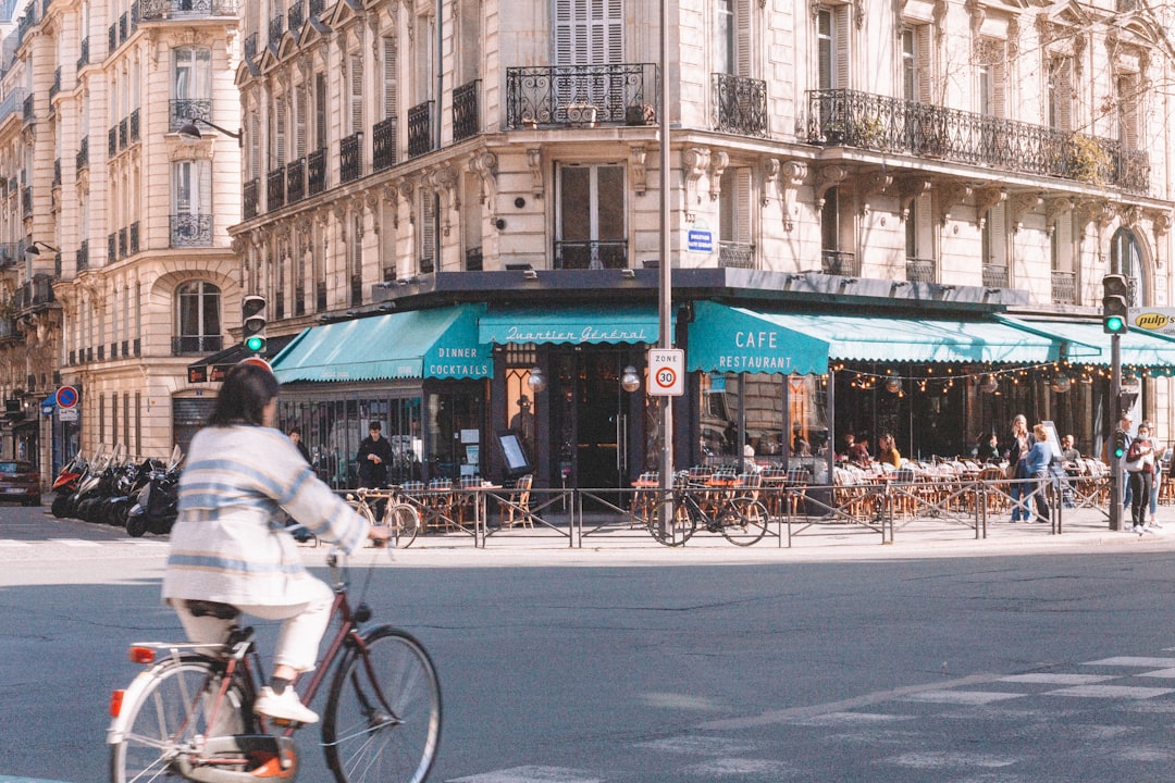 Gîte à Paris : règles, contraintes et démarches pratiques
